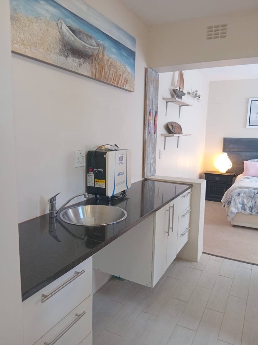 6 Bedroom Property for Sale in Gonubie Eastern Cape